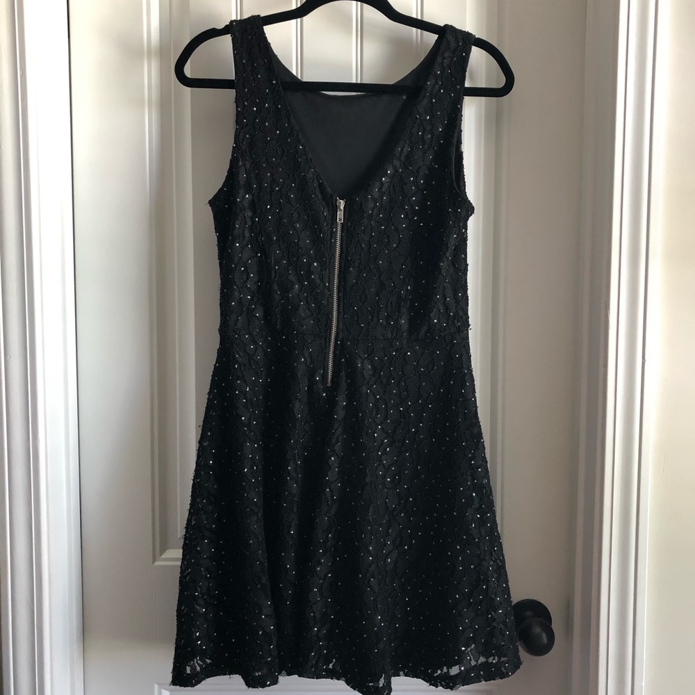 Black dress - Picture 4 of 6